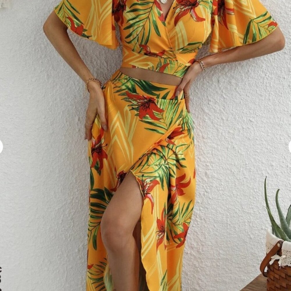 NEW! Sizes Large Tropical Print Crop Top & Wrap Skirt